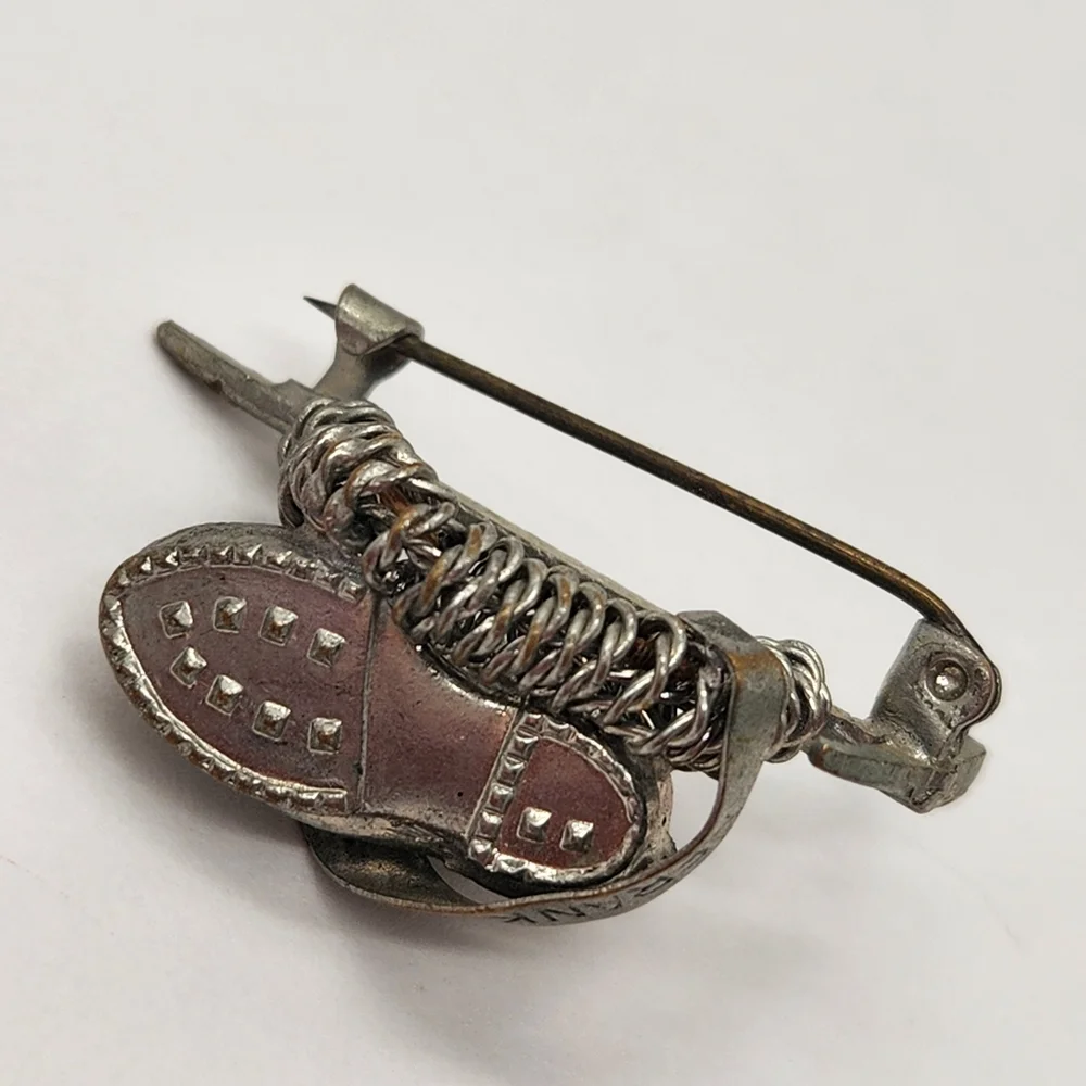 Vintage 70s hiking hat pin pewter Germany Frankfurt Octoberfest walking brooch